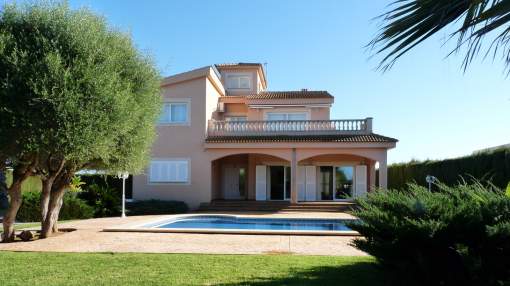 Detached house with pool in Sa Torre for rent Detached house with pool in Sa Torre for rent